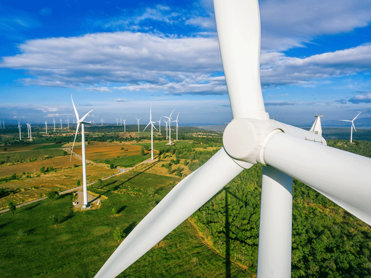 [Translate to Englisch:] Erneuerbare Energien Windpark